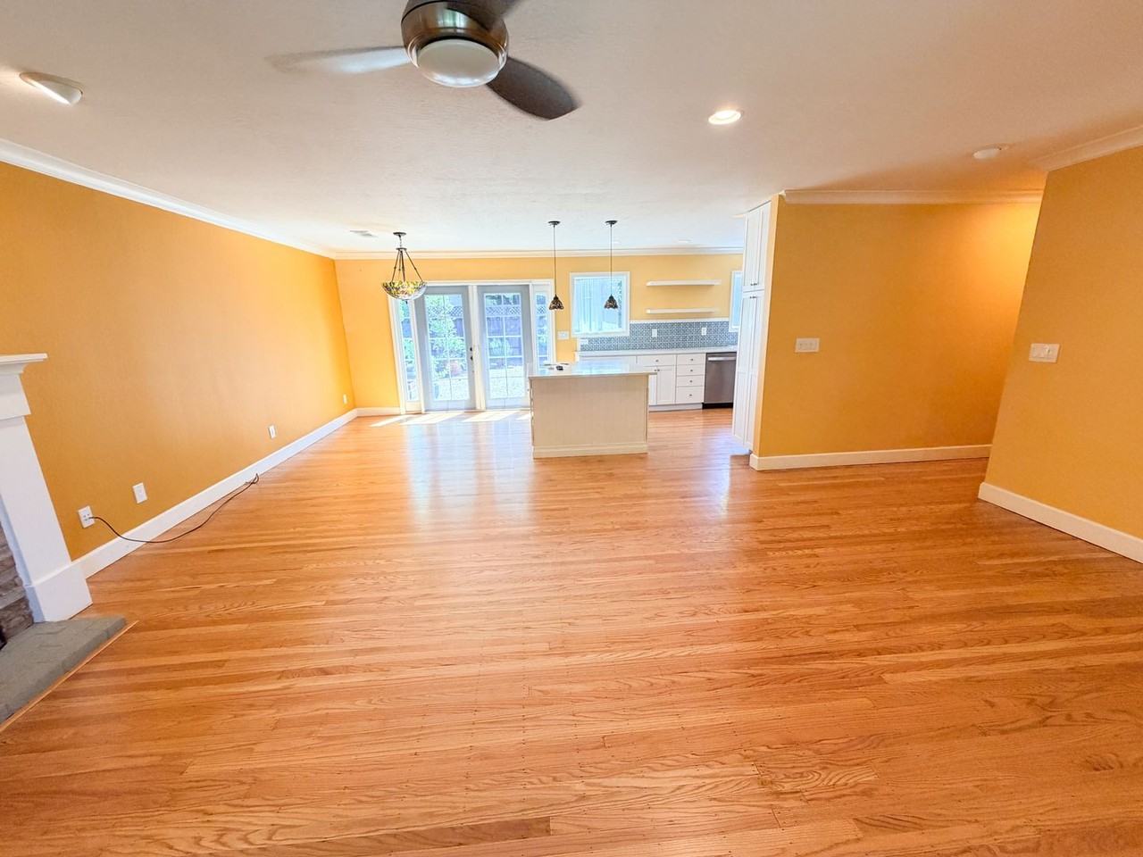 350 Burgess St - Photo 2 of 20