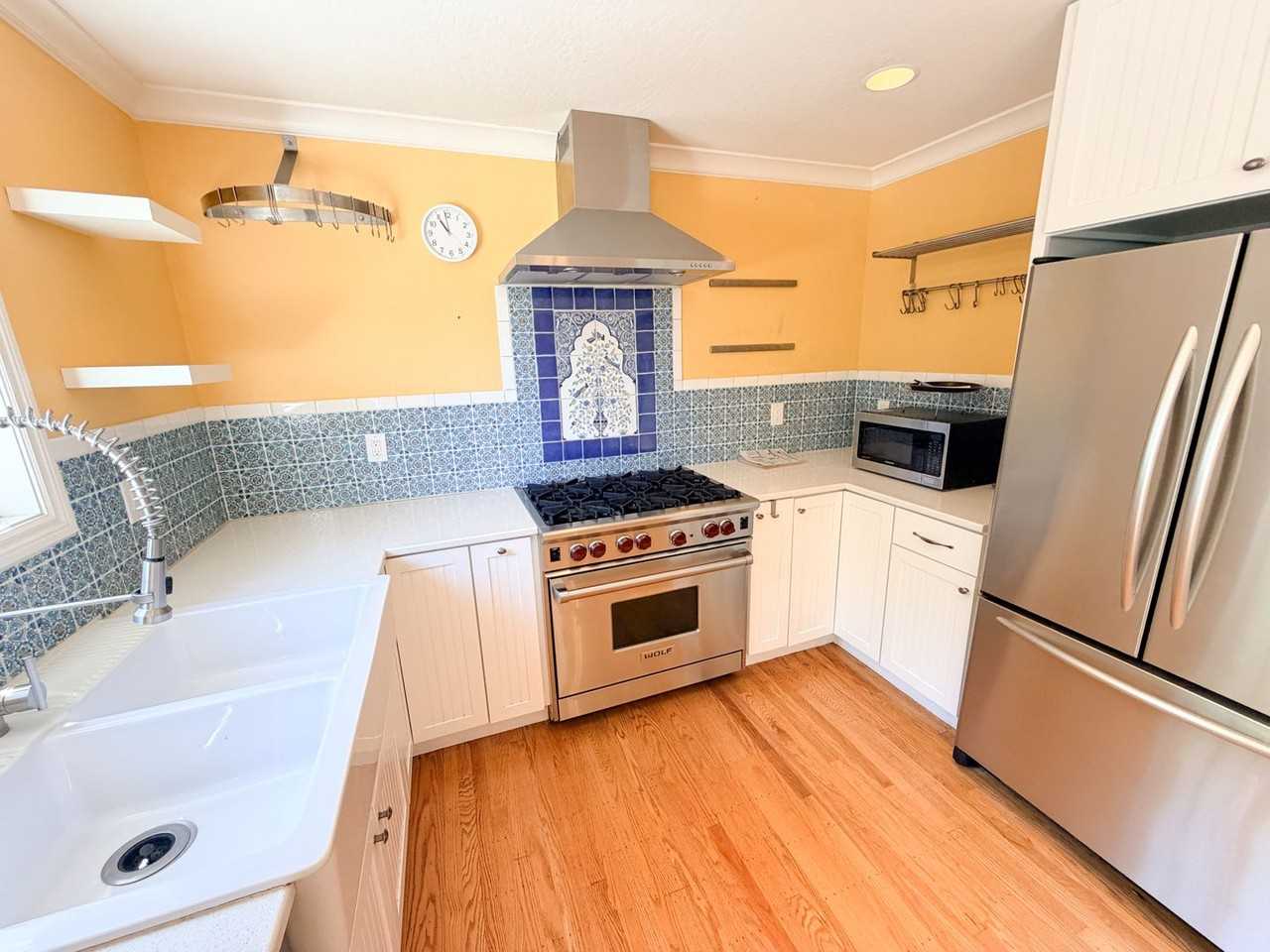 350 Burgess St - Photo 4 of 20