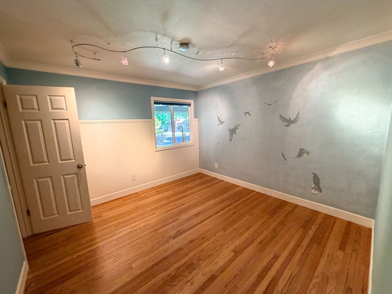 350 Burgess St - Photo 6 of 20