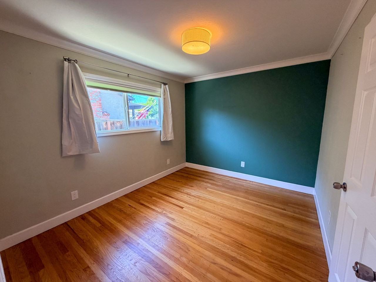 350 Burgess St - Photo 7 of 20