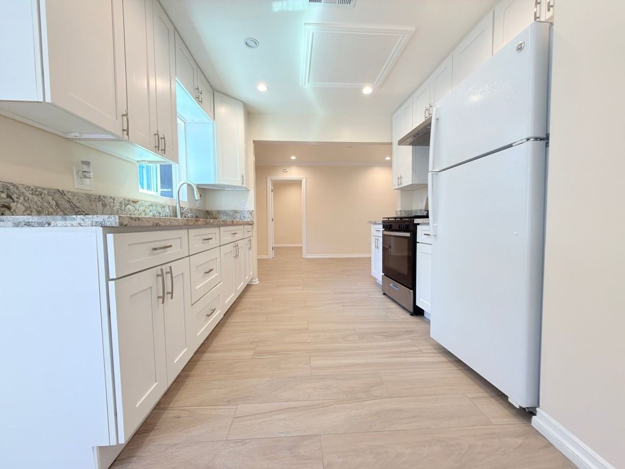 5227 Strohm Ave - Photo 3 of 15