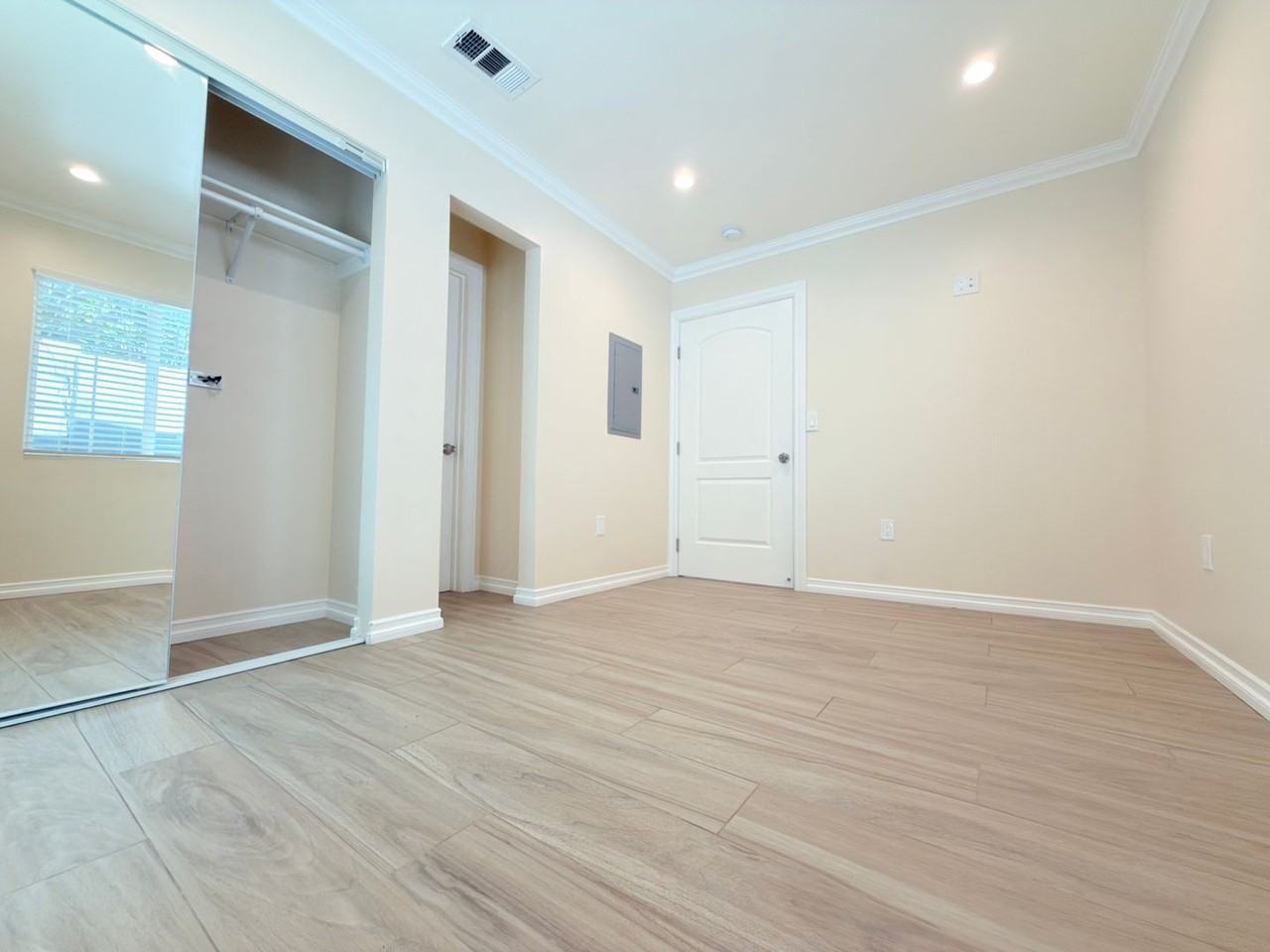 5227 Strohm Ave - Photo 7 of 15