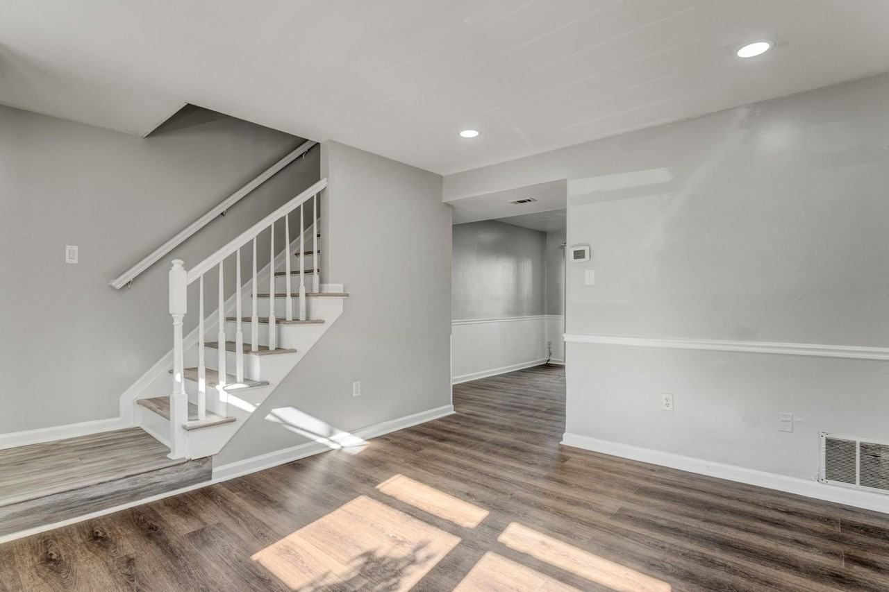 6450 Washington Sq - Photo 2 of 19