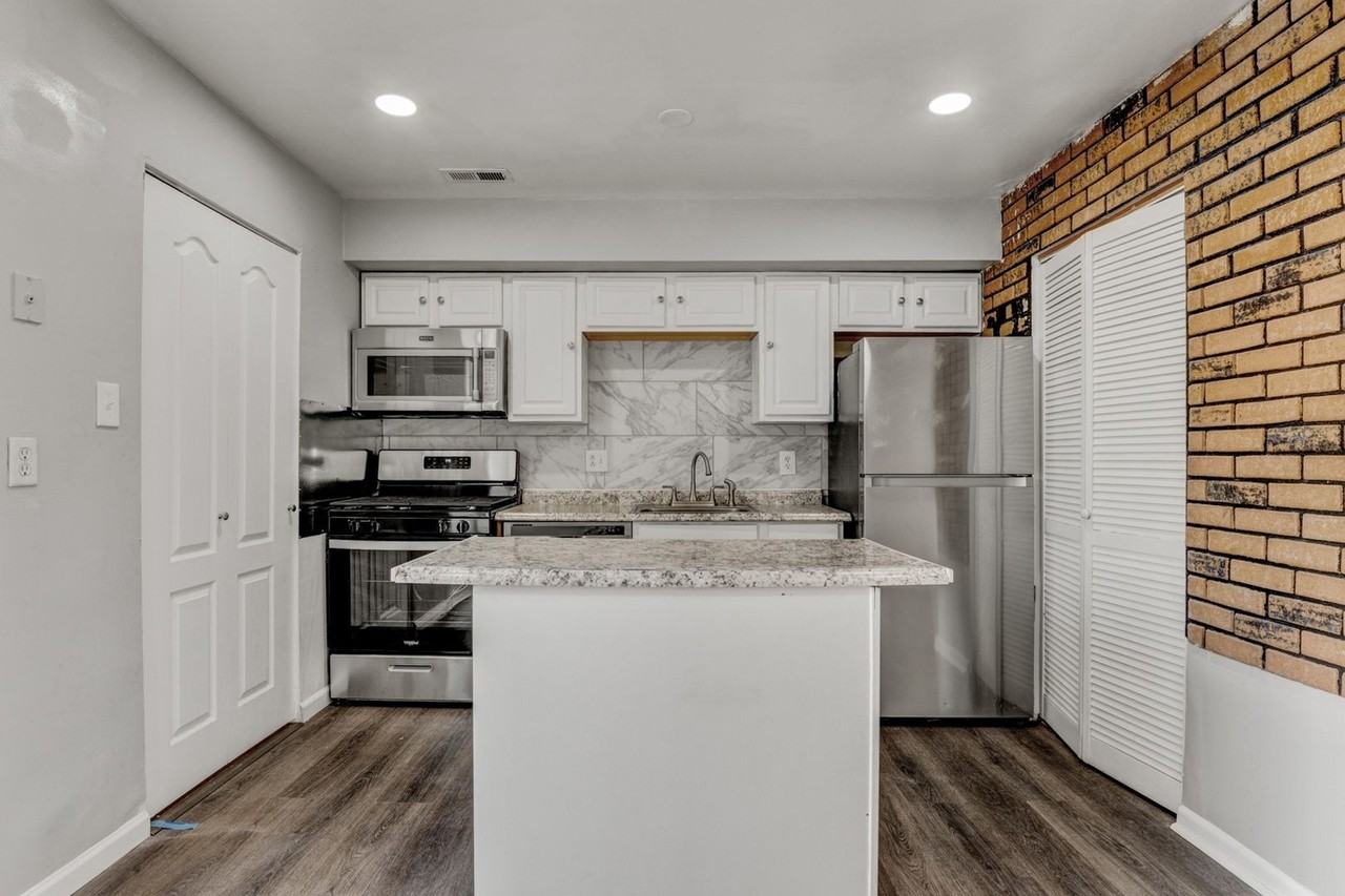 6450 Washington Sq - Photo 6 of 19