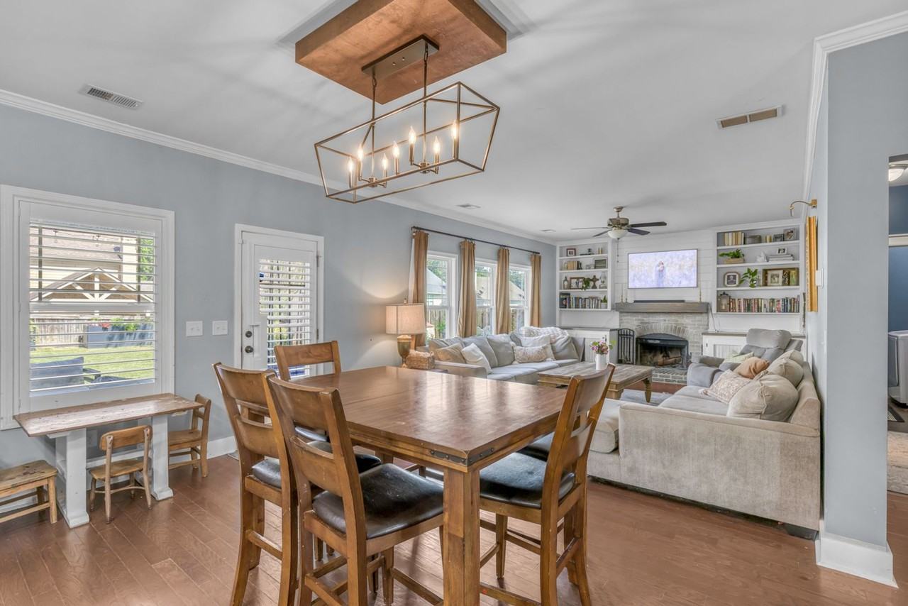 324 Frontier Cir - Photo 4 of 42
