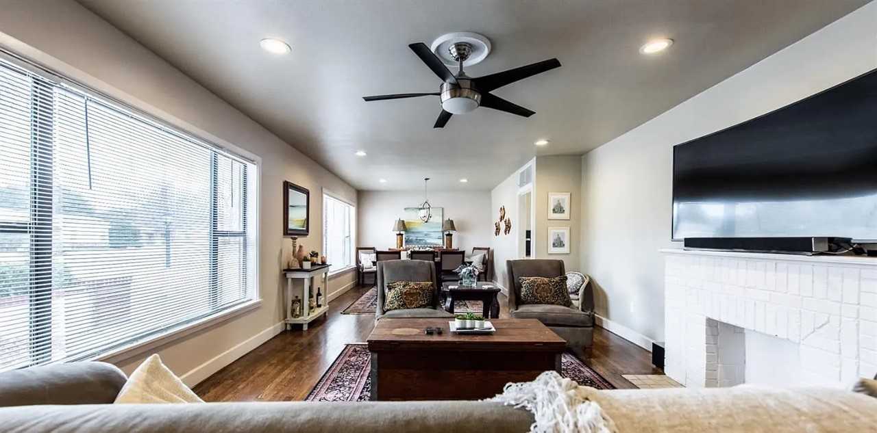 3105 29th St - Photo 3 of 20