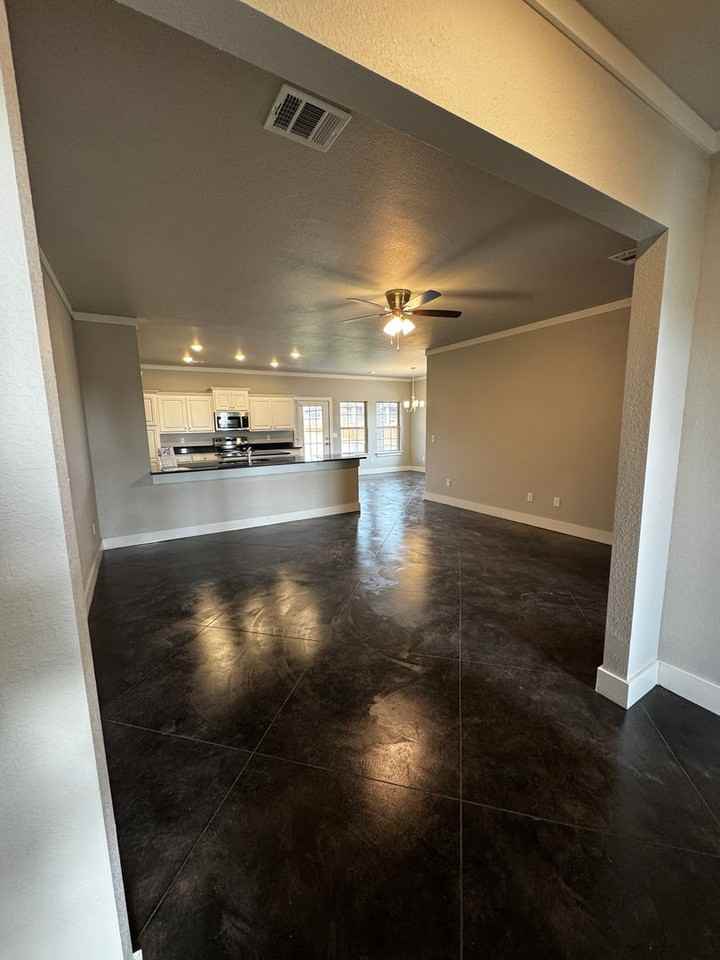 7504 Legacy Pkwy - Photo 2 of 20