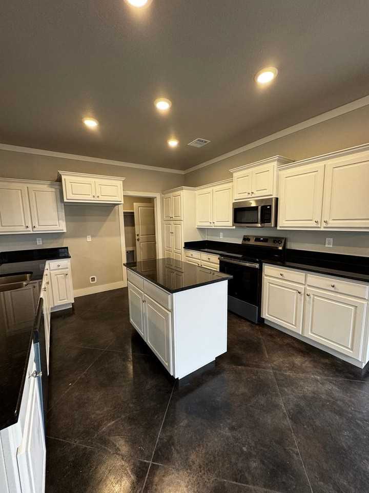 7504 Legacy Pkwy - Photo 5 of 20