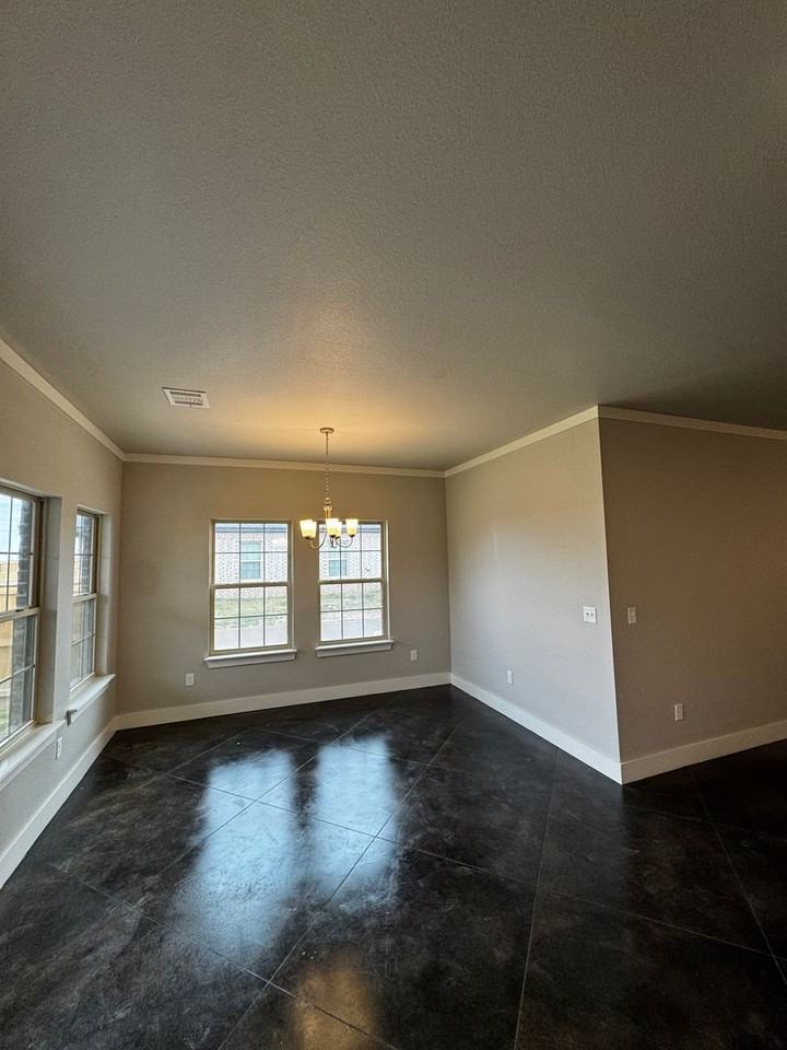 7504 Legacy Pkwy - Photo 7 of 20