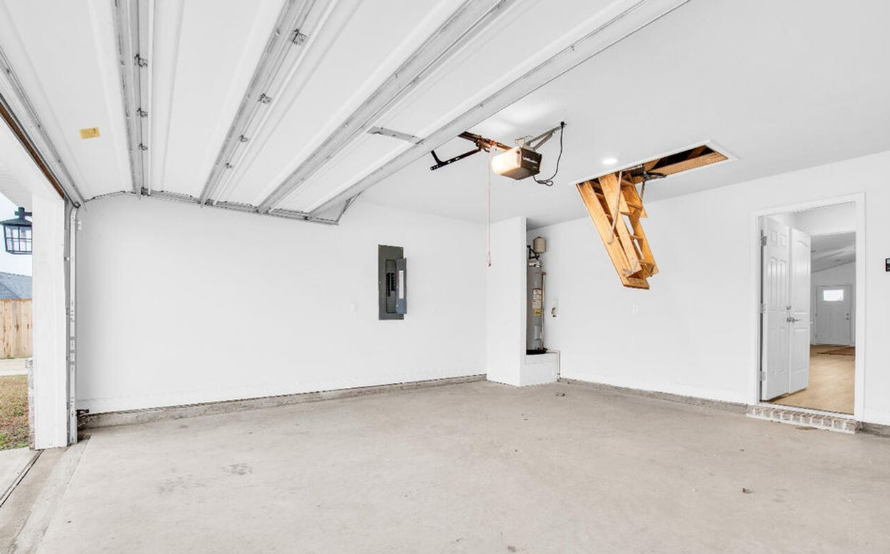 1007 Bayside St - Photo 3 of 6