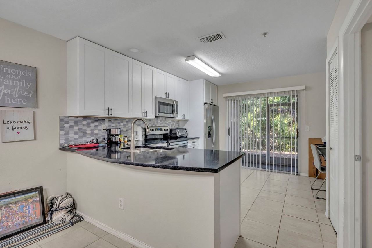 209 Reserve Cir #101 - Photo 3 of 25