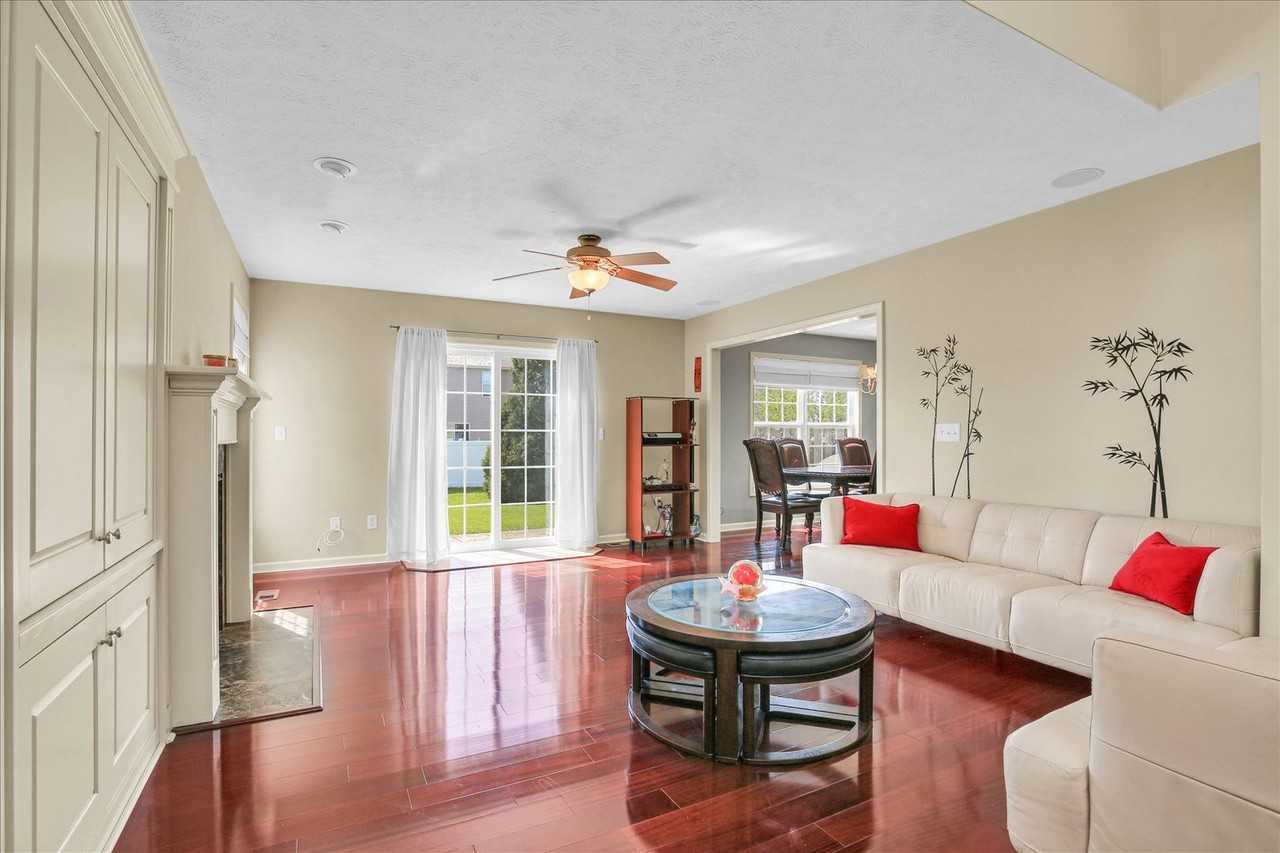 2321 Blanche Ln - Photo 3 of 38