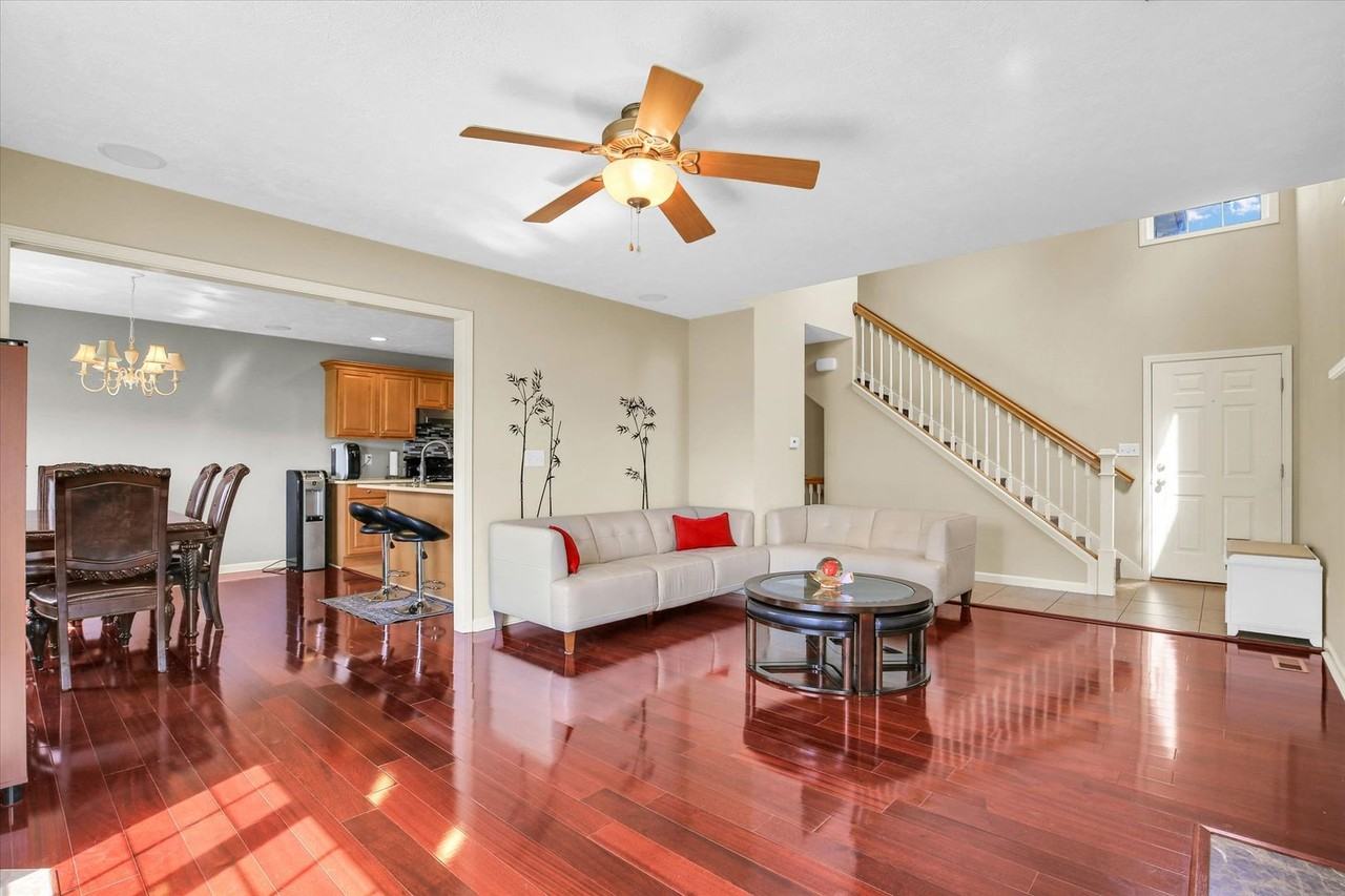 2321 Blanche Ln - Photo 4 of 38