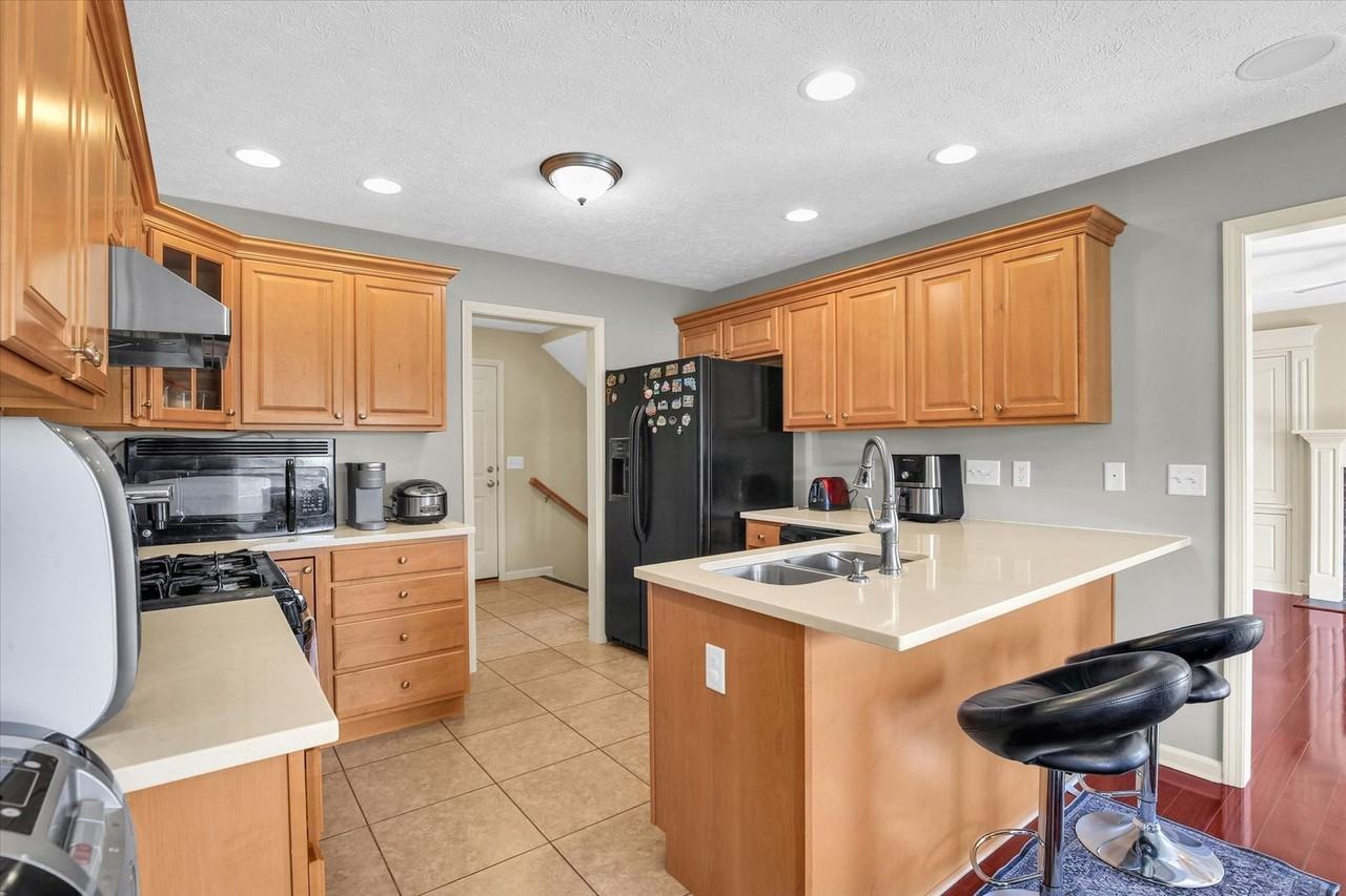2321 Blanche Ln - Photo 6 of 38