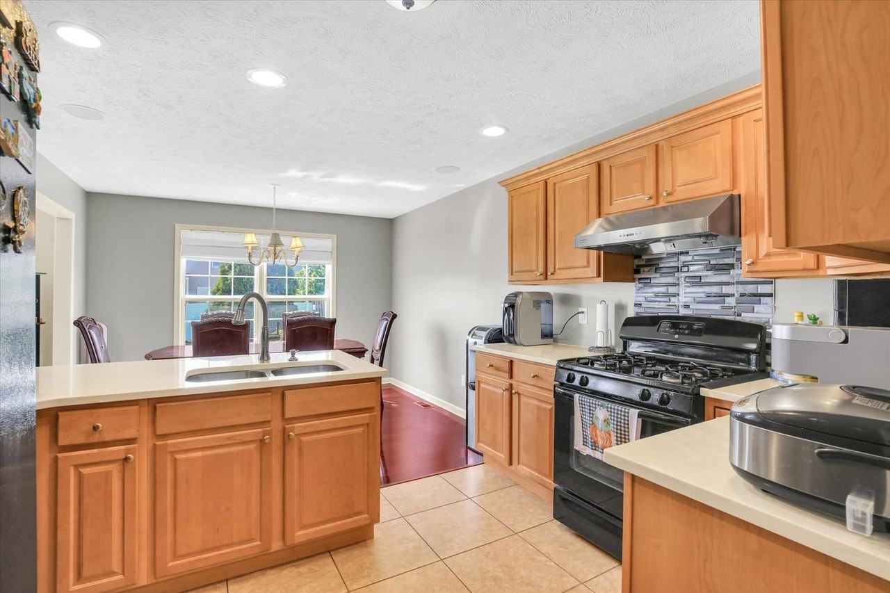 2321 Blanche Ln - Photo 7 of 38