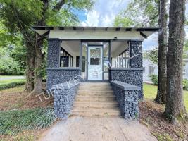 featured image of 1225 Ford Ave