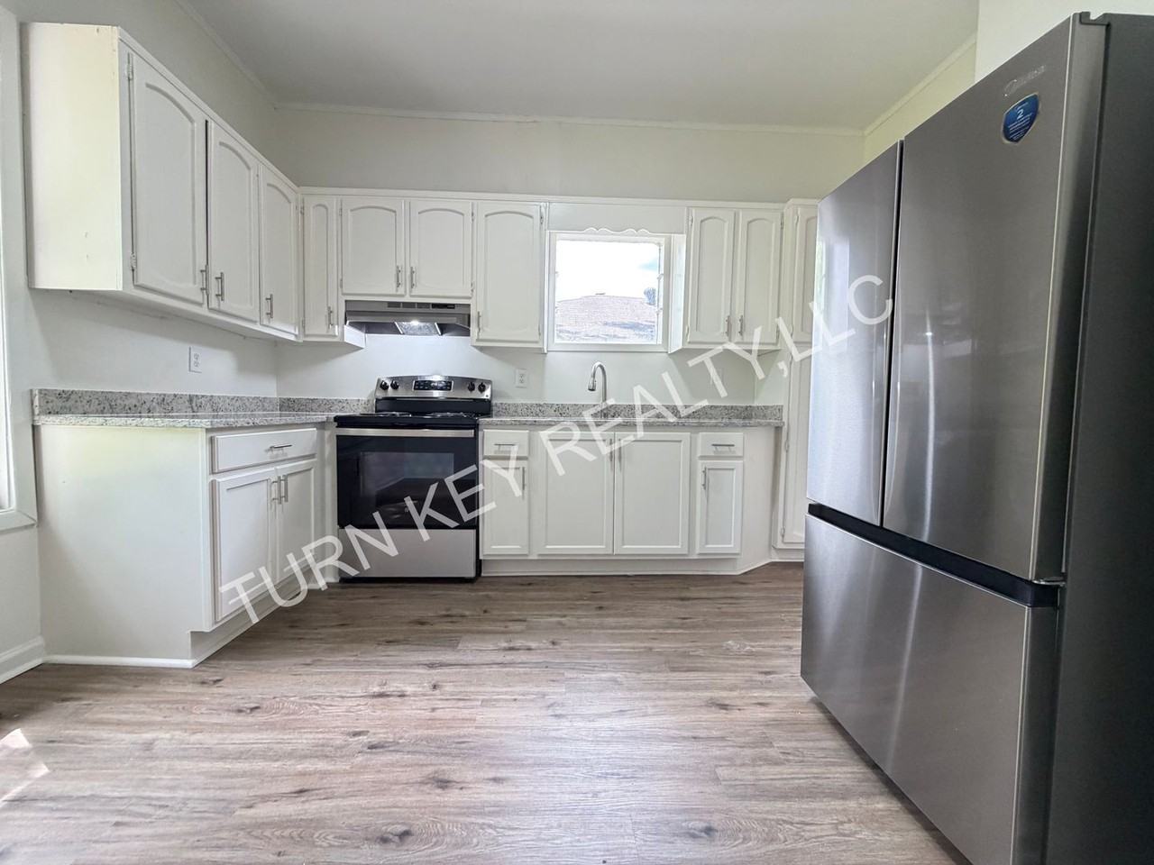 1225 Ford Ave - Photo 5 of 18