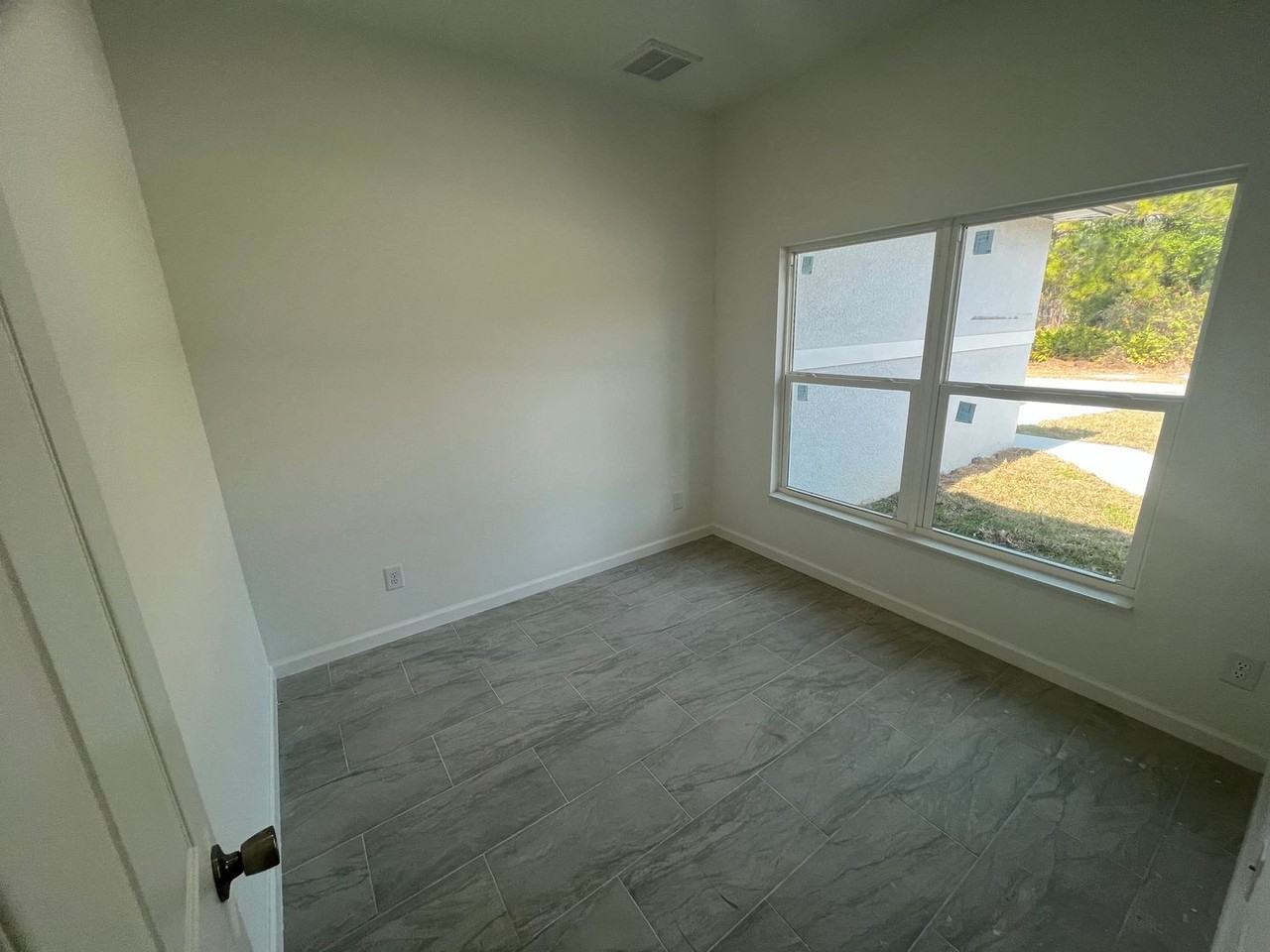 3502 72nd St W - Photo 3 of 24