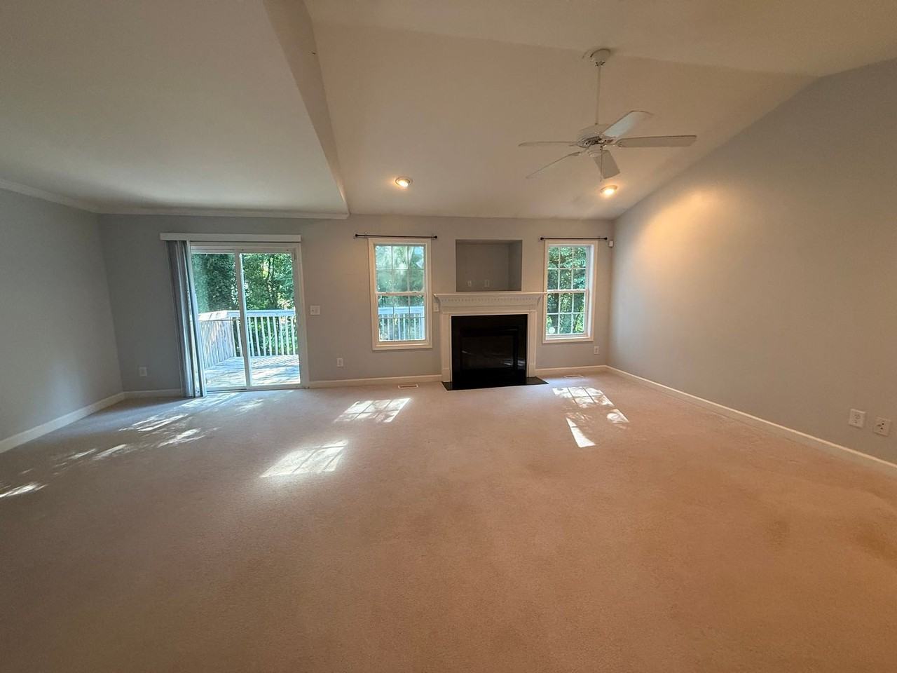 605 Westpark Ct - Photo 4 of 13