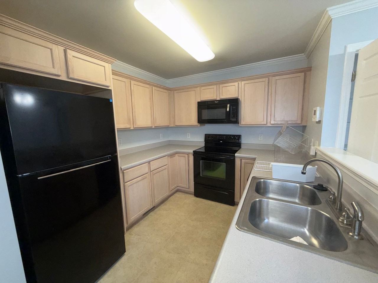 605 Westpark Ct - Photo 5 of 13