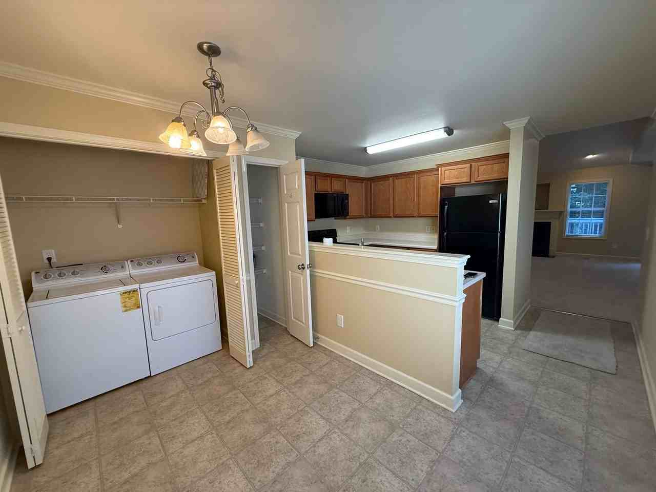 607 Westpark Ct - Photo 7 of 14