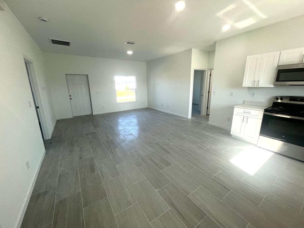 538 Cypress Ave S - Photo 2 of 14