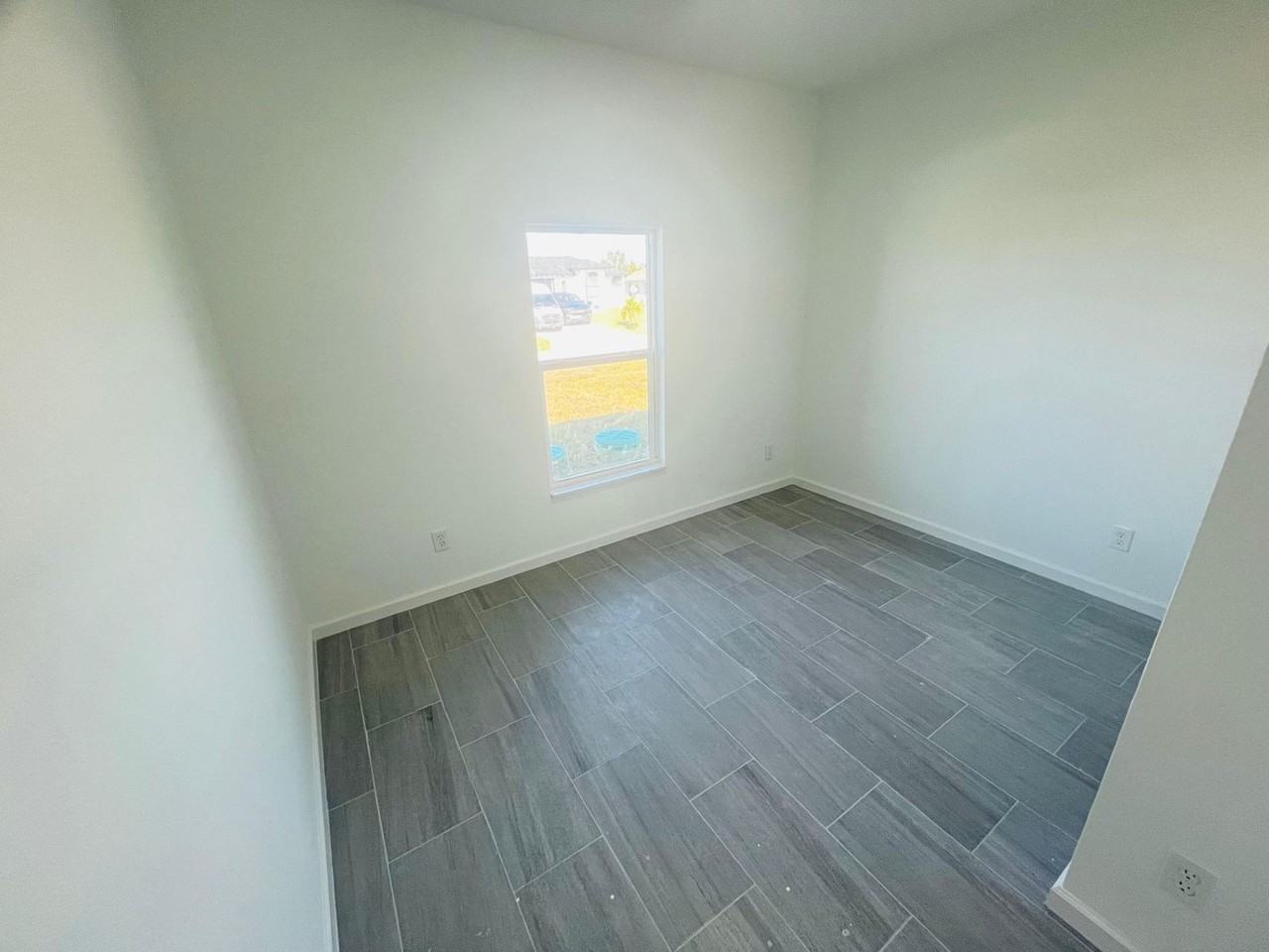 538 Cypress Ave S - Photo 4 of 14