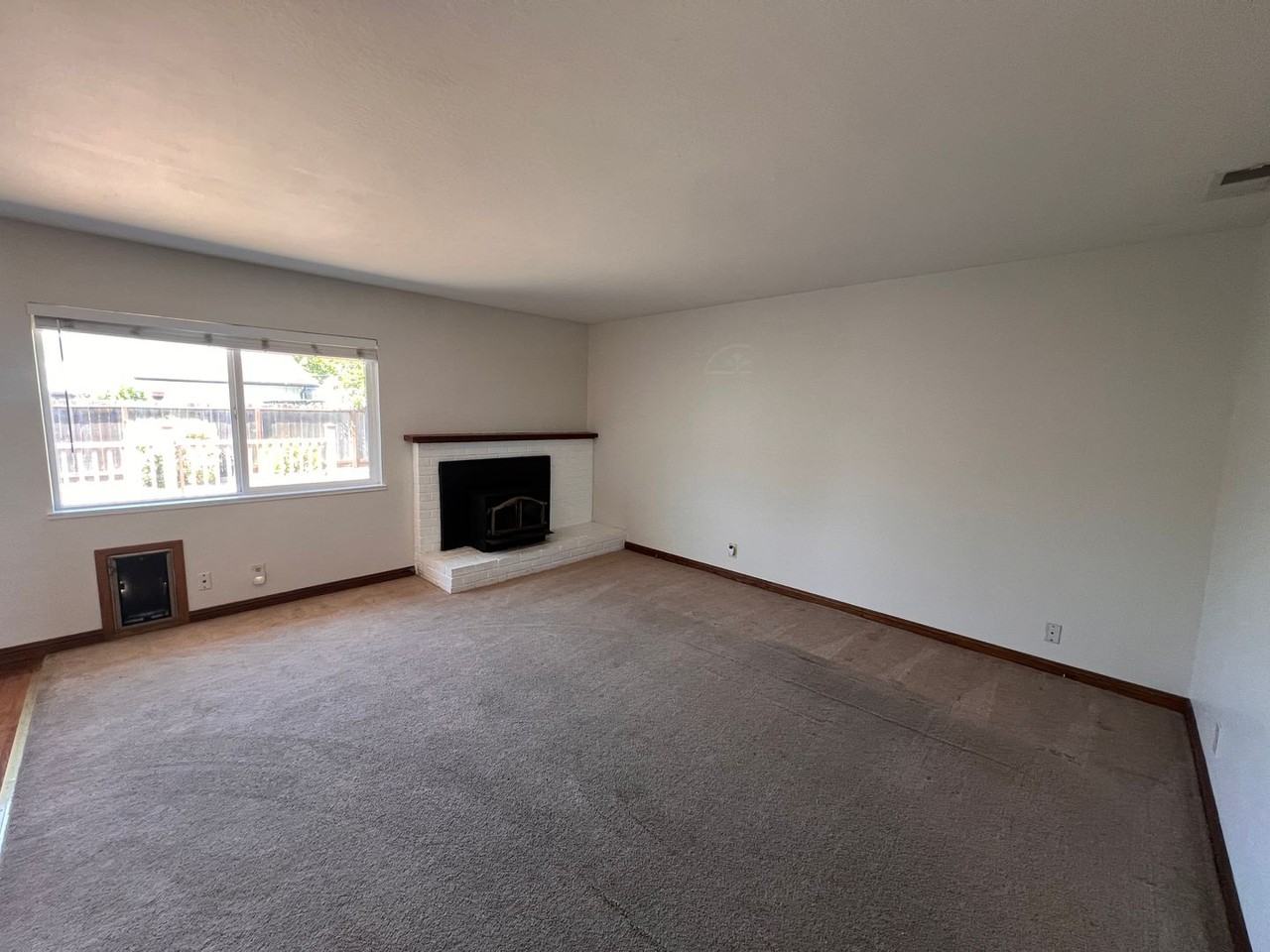 270 Allan Ave - Photo 3 of 19