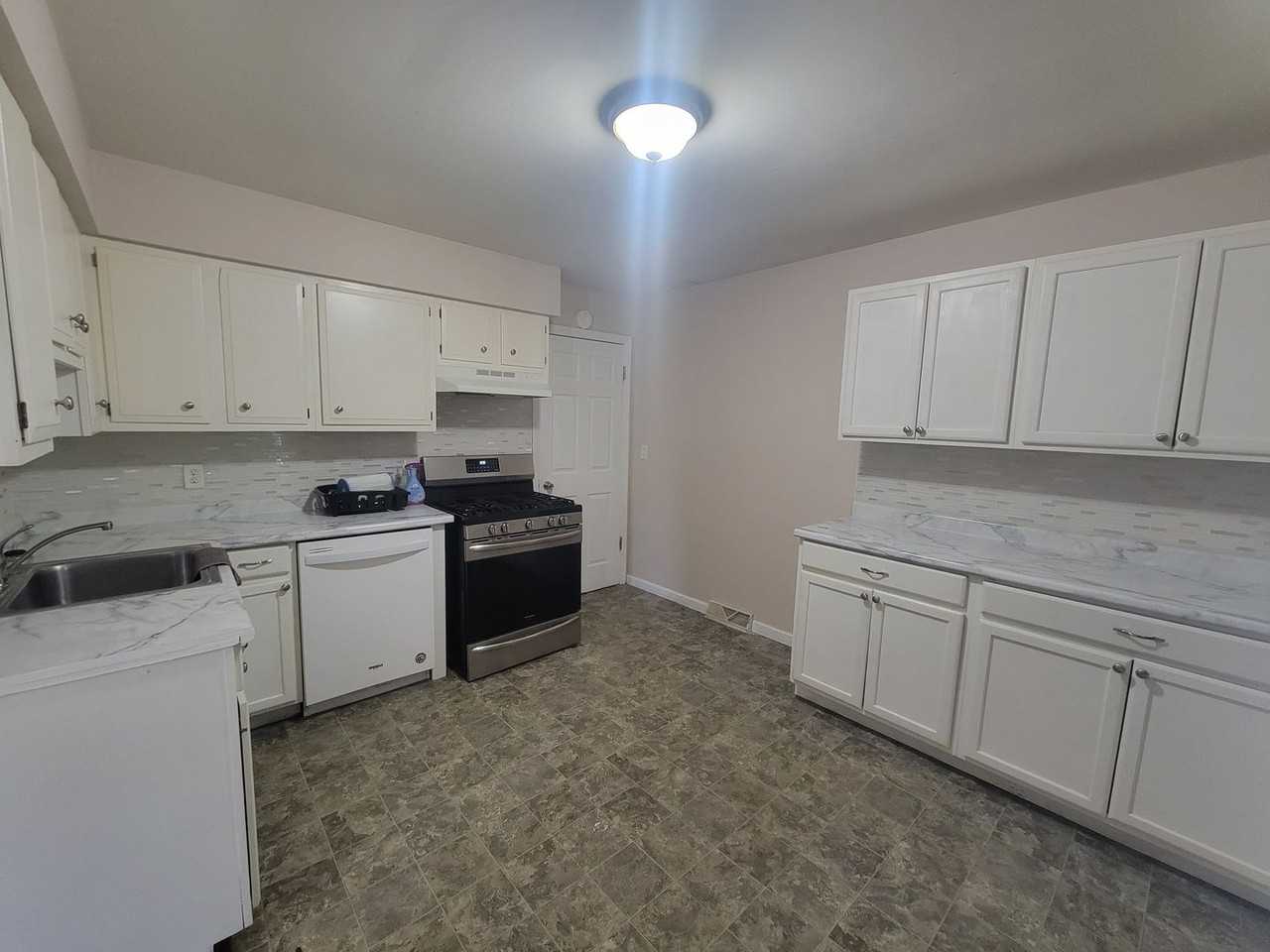 2523 W Nebraska Ave - Photo 2 of 16