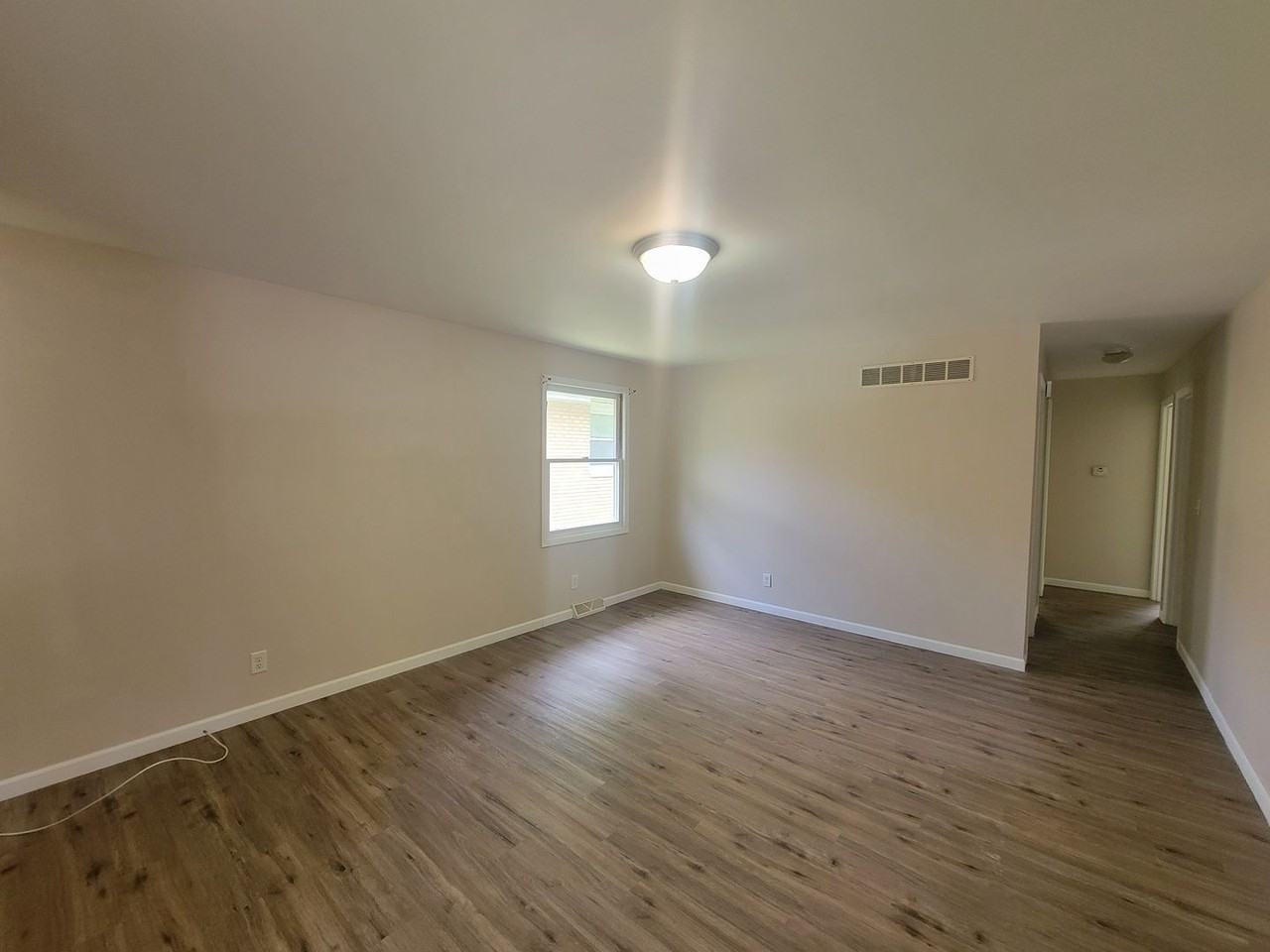 2523 W Nebraska Ave - Photo 3 of 16