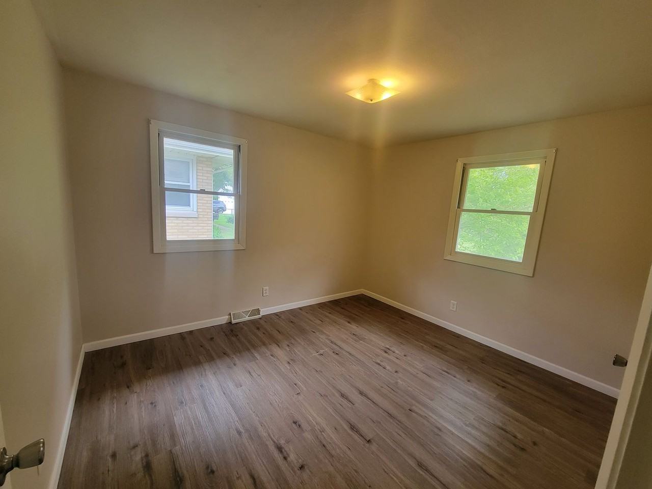 2523 W Nebraska Ave - Photo 5 of 16