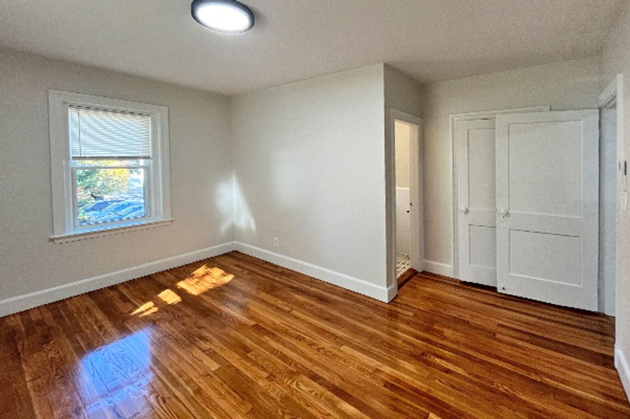 95 Adams St - Photo 4 of 9