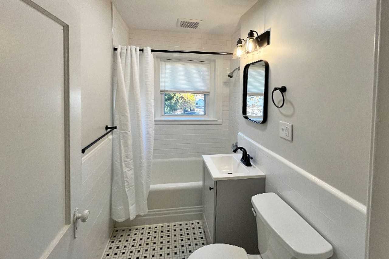 95 Adams St - Photo 5 of 9