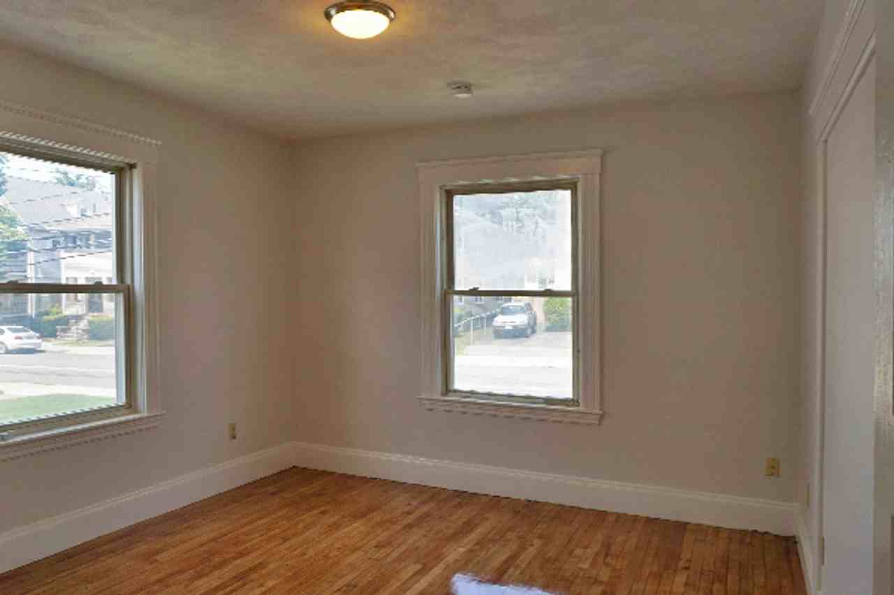381 Crescent St - Photo 3 of 8