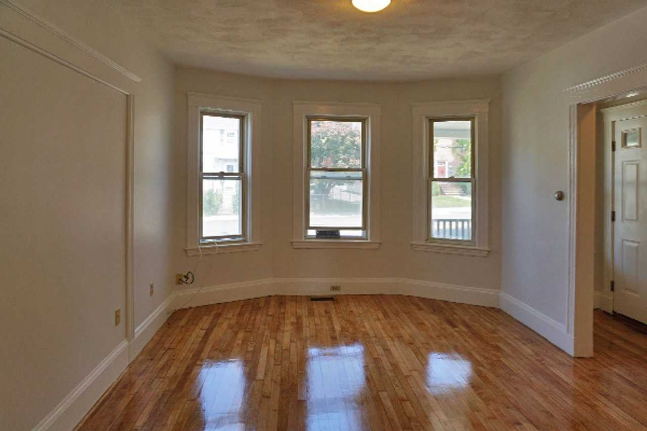 381 Crescent St - Photo 4 of 8