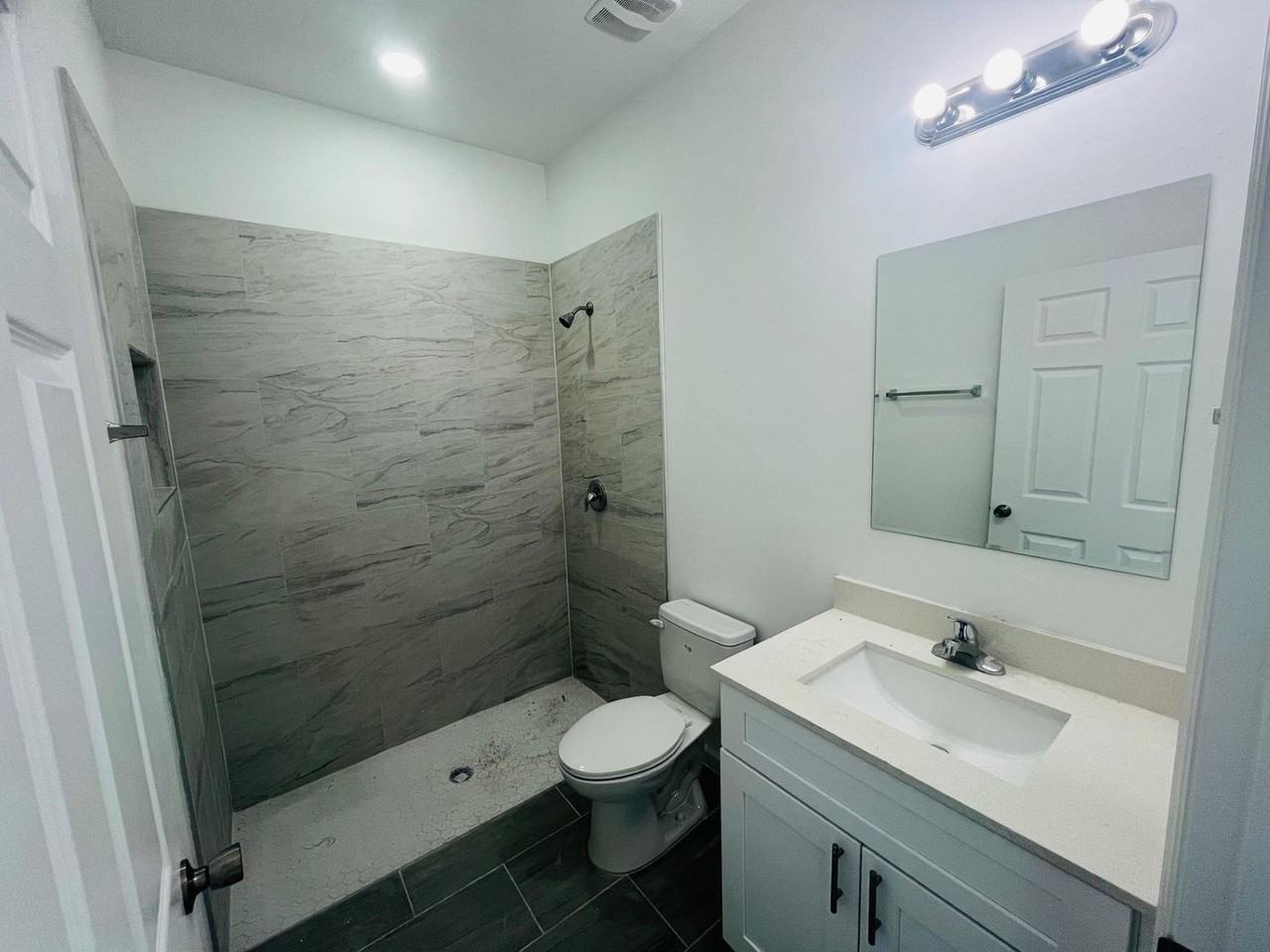 763 Puccini Ave S - Photo 7 of 14