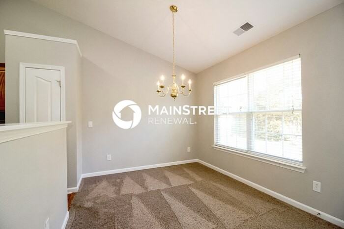 445 Bangor Dr - Photo 4 of 16