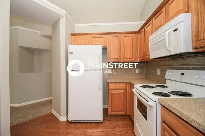 445 Bangor Dr - Photo 5 of 16