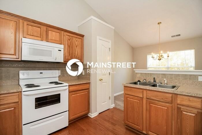 445 Bangor Dr - Photo 6 of 16