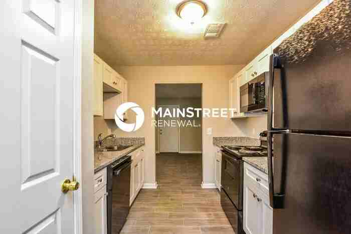 5811 Strathmoor Manor Cir - Photo 6 of 15
