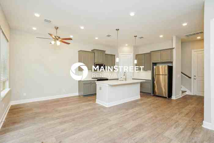 5115 Royal Heath Dr - Photo 3 of 16