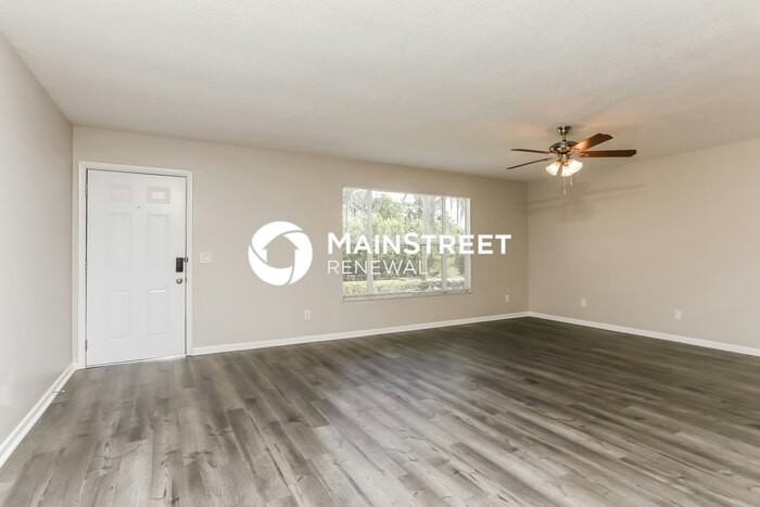 5688 Se Pine Ave - Photo 4 of 14