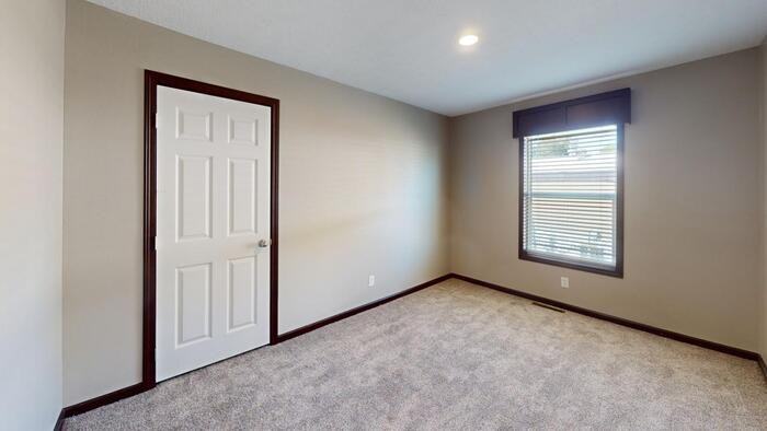 145 Northwest Dr - Photo 5 of 17