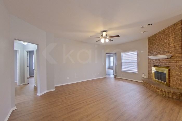 1128 Pikes Peak Dr - Photo 4 of 22