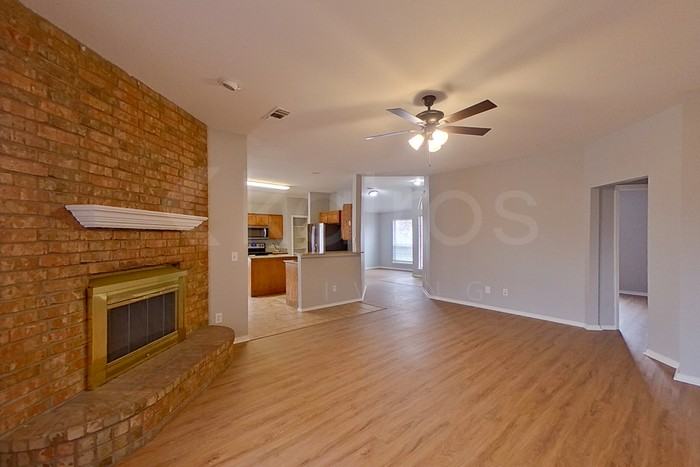 1128 Pikes Peak Dr - Photo 5 of 22