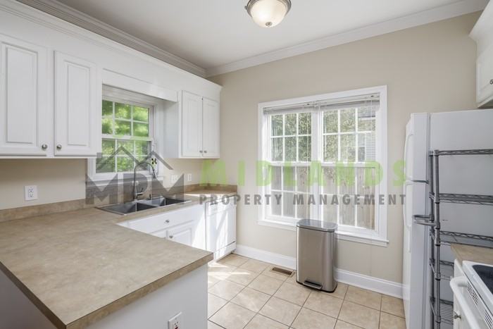 3875 Timberlane Dr - Photo 6 of 19