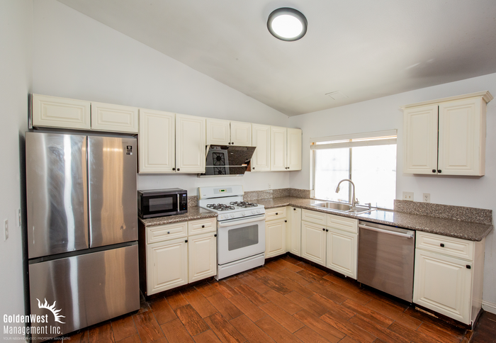 5159 Palmyra Ave - Photo 2 of 12