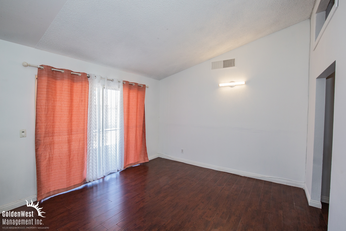 5159 Palmyra Ave - Photo 4 of 12