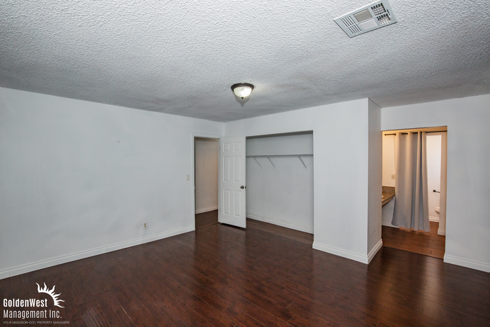 5159 Palmyra Ave - Photo 5 of 12