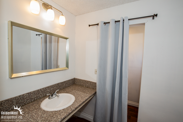 5159 Palmyra Ave - Photo 6 of 12